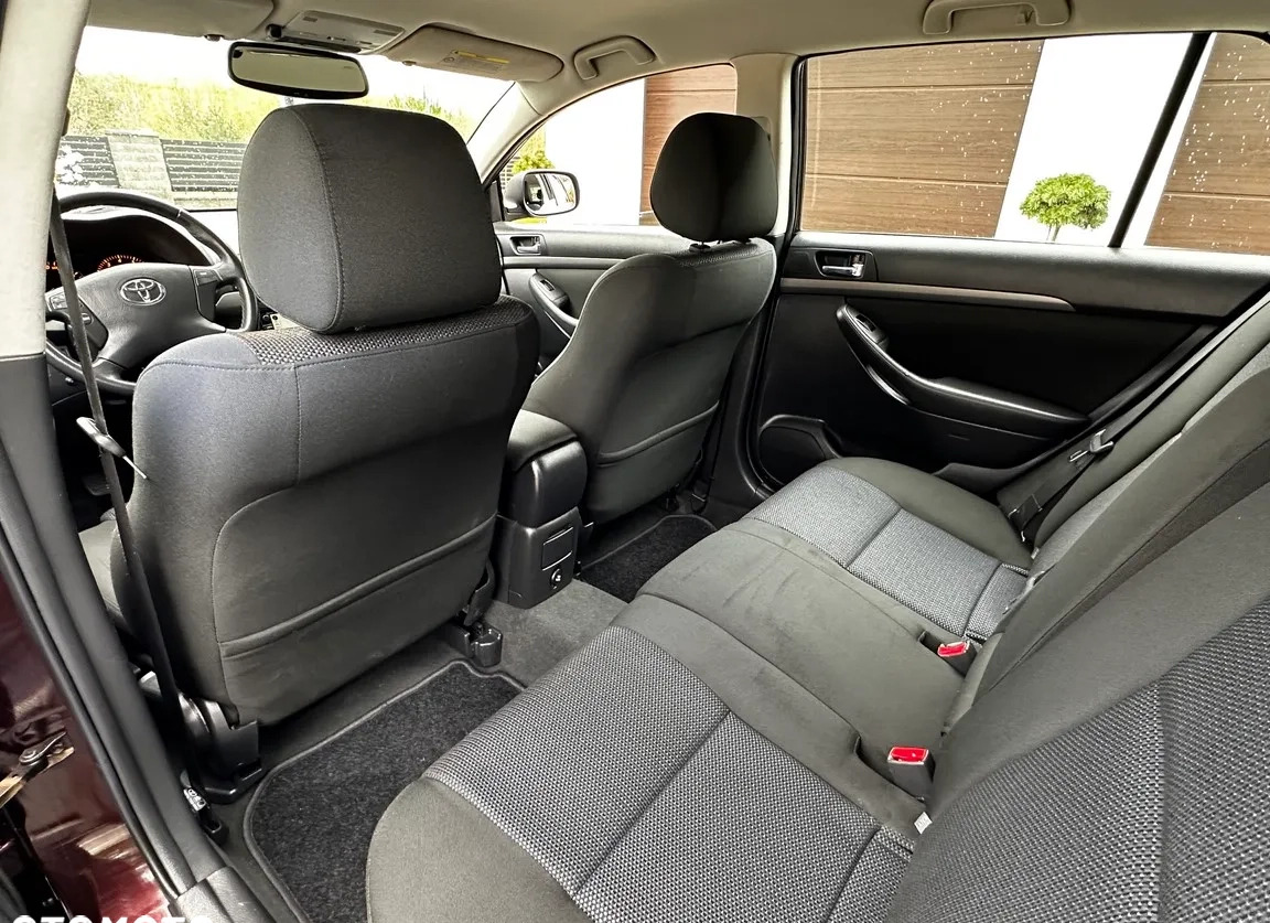 Toyota Avensis cena 19900 przebieg: 260000, rok produkcji 2007 z Radom małe 497